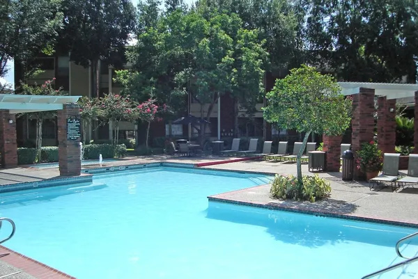 West Oaks Landing in Briar Village, Houston | Studio, 1- to 3-Bedroom Rentals Available