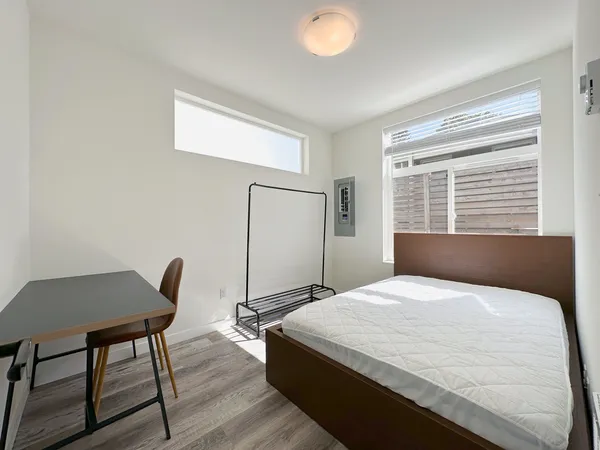 5634A Brooklyn Ave NE, Seattle, WA 98105 UW Off-Campus Housing | The Grey House | Studio, 1- to 3-Bedroom Rentals Available