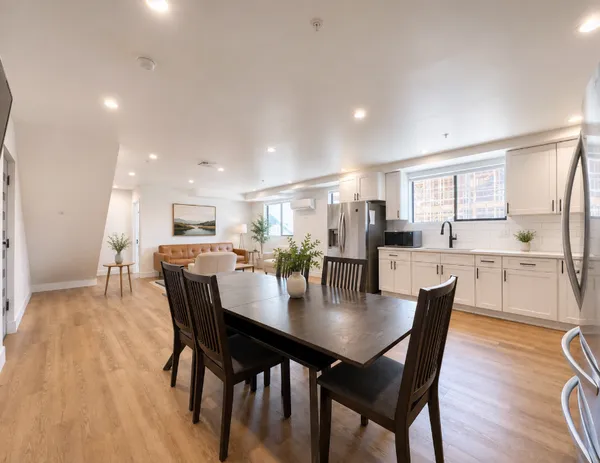 USC Off-Campus Housing | 3100 S Normandie Ave | Studio, 1- to 3-Bedroom Rentals Available