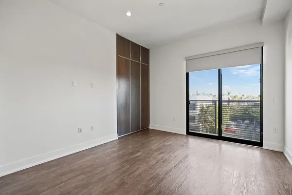 Cole Grove in Hollywood, Los Angeles | Studio, 1- to 3-Bedroom Rentals Available