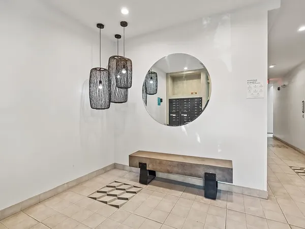 Tamarind Emerald in Hollywood, Los Angeles | Studio, 1- to 3-Bedroom Rentals Available