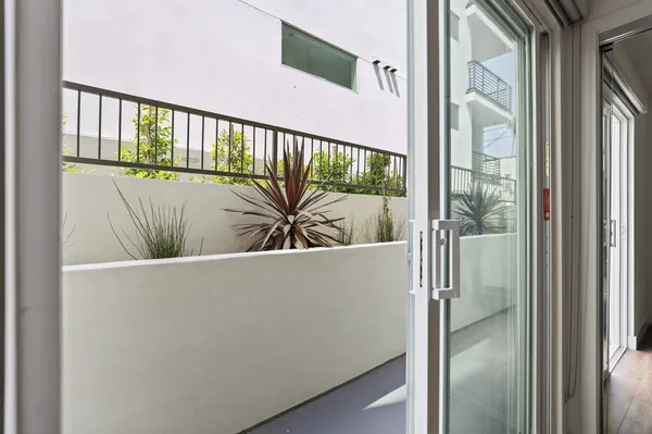 Croft Retreat in Beverly Grove, Los Angeles | Studio, 1- to 3-Bedroom Rentals Available