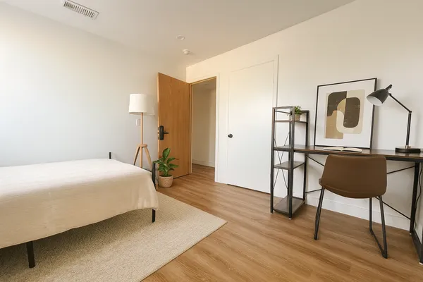 USC Off-Campus Housing | 1431 W 37th St | Studio, 1- to 3-Bedroom Rentals Available
