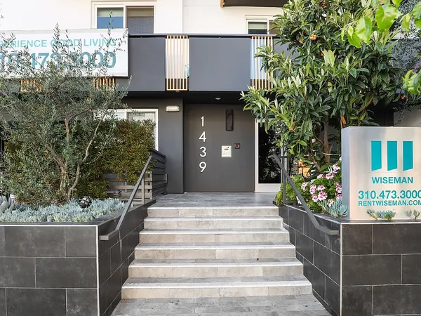 Tamarind Emerald in Hollywood, Los Angeles | Studio, 1- to 3-Bedroom Rentals Available