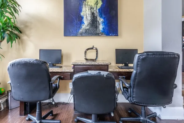 West Oaks Landing in Briar Village, Houston | Studio, 1- to 3-Bedroom Rentals Available