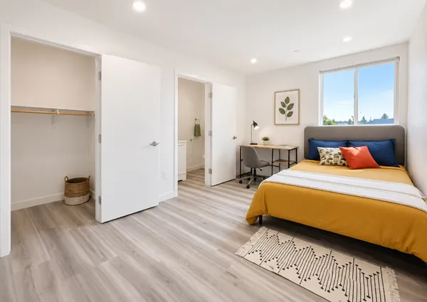 USC Off-Campus Housing | 3100 S Normandie Ave | Studio, 1- to 3-Bedroom Rentals Available