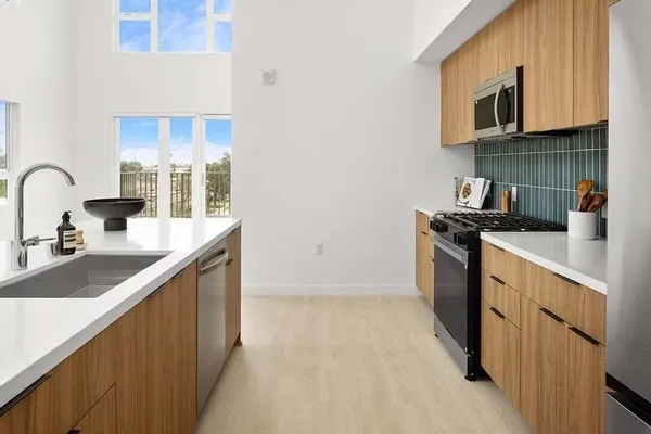 Paxton in Garfield, Huntington Beach | Studio, 1- to 3-Bedroom Rentals Available