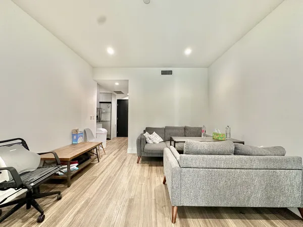 UCLA Off-Campus Housing | 1515 Colby Ave | Studio, 1- to 3-Bedroom Rentals Available