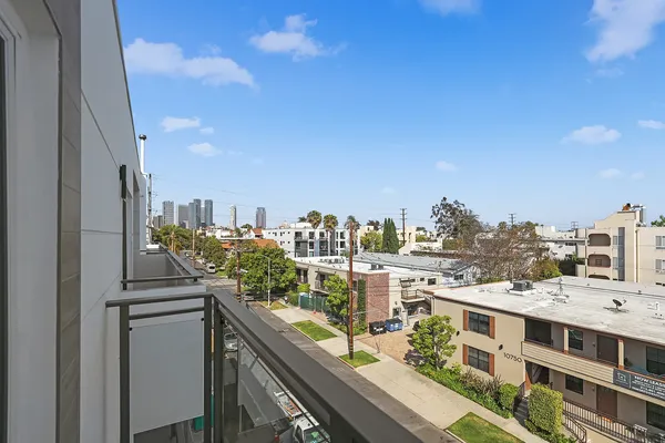 UCLA Off-Campus Housing | Selby Venti | Studio, 1- to 3-Bedroom Rentals Available