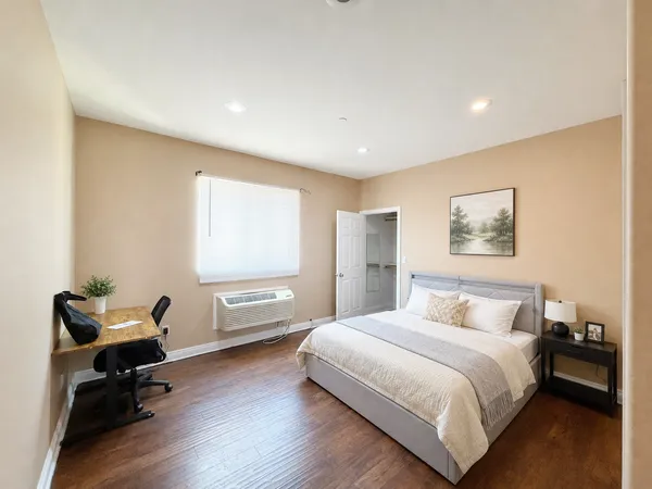 USC Off-Campus Housing | PM - JWB Landmark 1337-1339 | Studio, 1- to 3-Bedroom Rentals Available