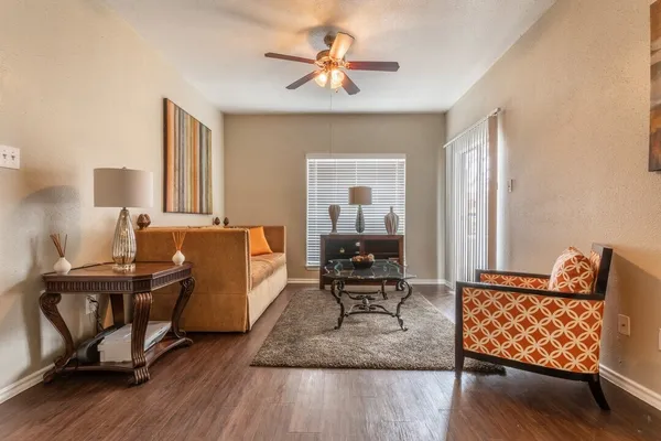 West Oaks Landing in Briar Village, Houston | Studio, 1- to 3-Bedroom Rentals Available