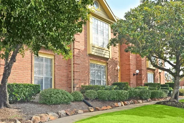 Mansions Of Shadowbriar in Briar Forest, Houston | Studio, 1- to 3-Bedroom Rentals Available