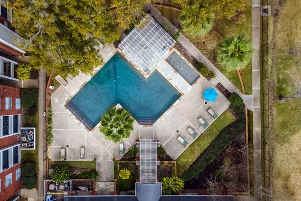 West Oaks Landing in Briar Village, Houston | Studio, 1- to 3-Bedroom Rentals Available