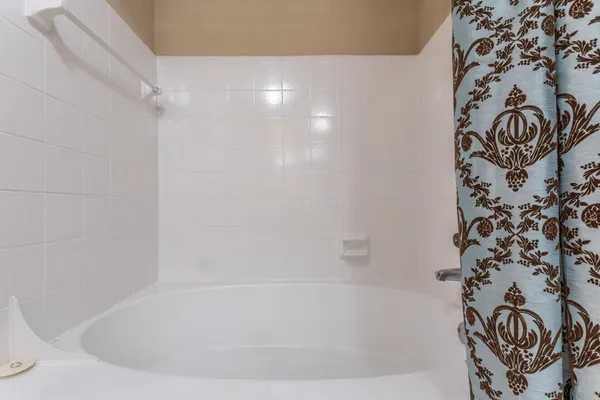 Mansions Of Shadowbriar in Briar Forest, Houston | Studio, 1- to 3-Bedroom Rentals Available