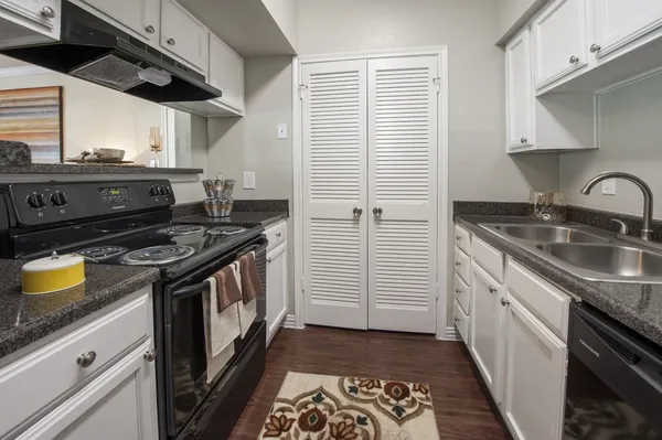 West Oaks Landing in Briar Village, Houston | Studio, 1- to 3-Bedroom Rentals Available