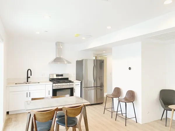 1436 W 36th Pl for Rent cerca de USC | Off-Campus Housing