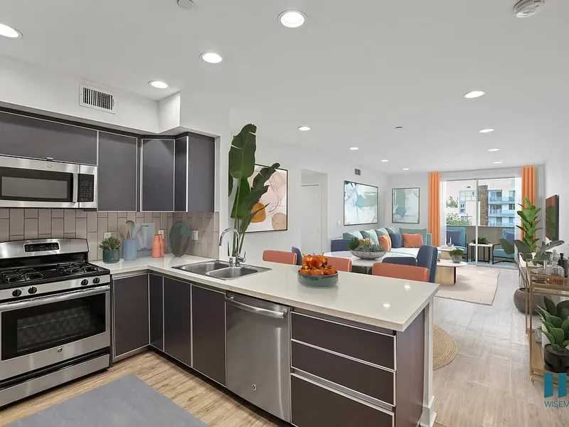 Explore Poinsettia Sunset in Hollywood