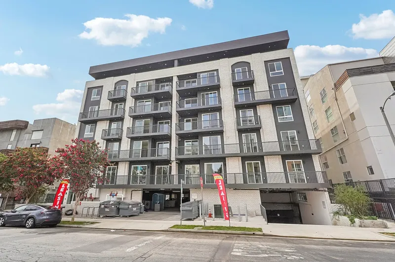 Explore 7050 Hawthorn in Hollywood