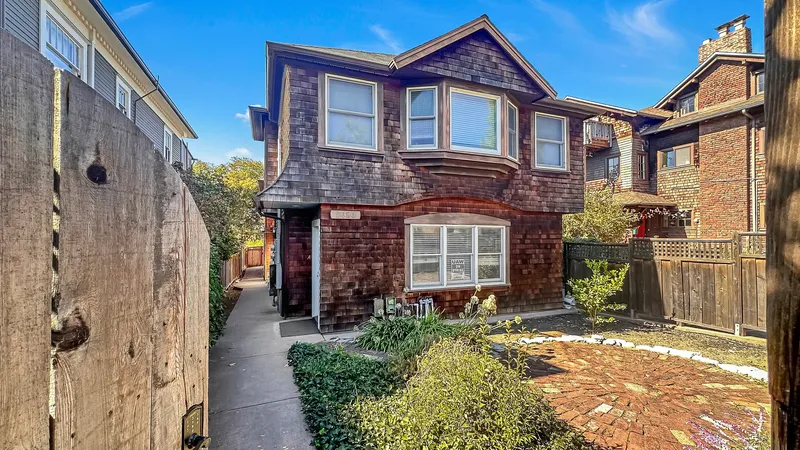 Explore 2620 Regent in South Berkeley