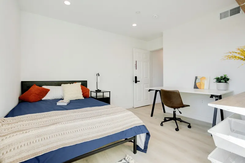 Explore 1224 W 37th Pl cerca de USC