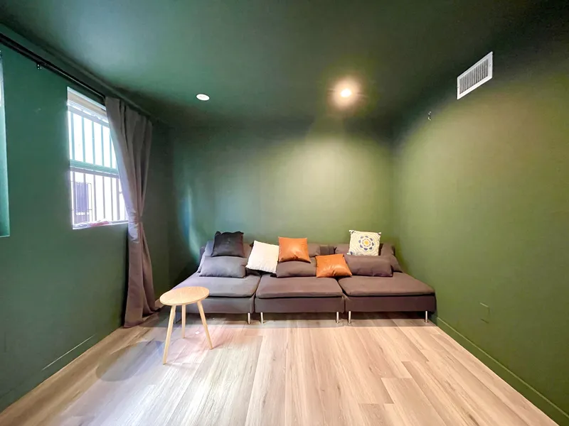 Explore 1476 W 35th St in USC-Outside-DPS