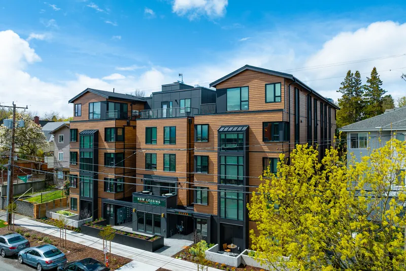Explore Clara Apartments cerca de UW