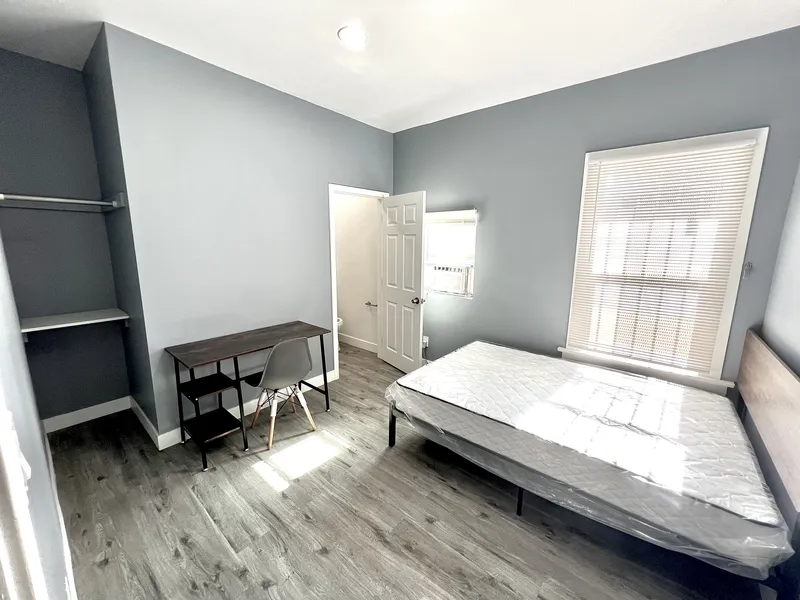 Explore 1142 W 35th St near USC