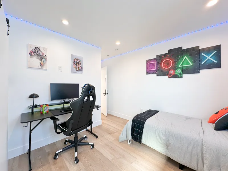 Explore 1338 West 35th Place near USC