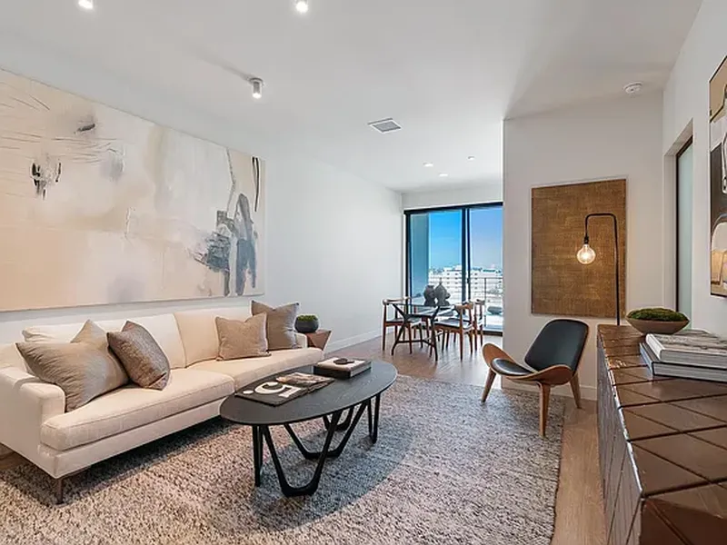 Explore Venue Residences in Culver City/Palms