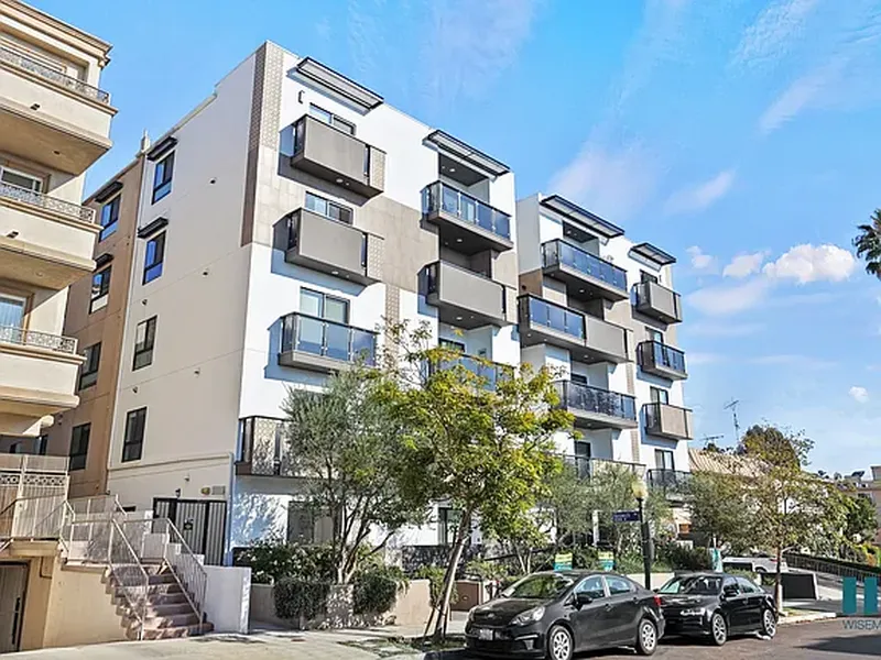 Explore Fox Hills Drive en Century City