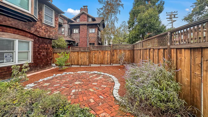 Explore 2620 Regent in South Berkeley