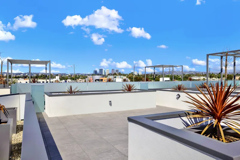 Explore Motor Tides in Culver City/Palms
