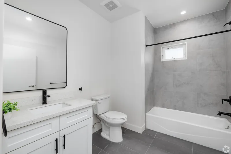Explore 1128 W 37th Dr cerca de USC