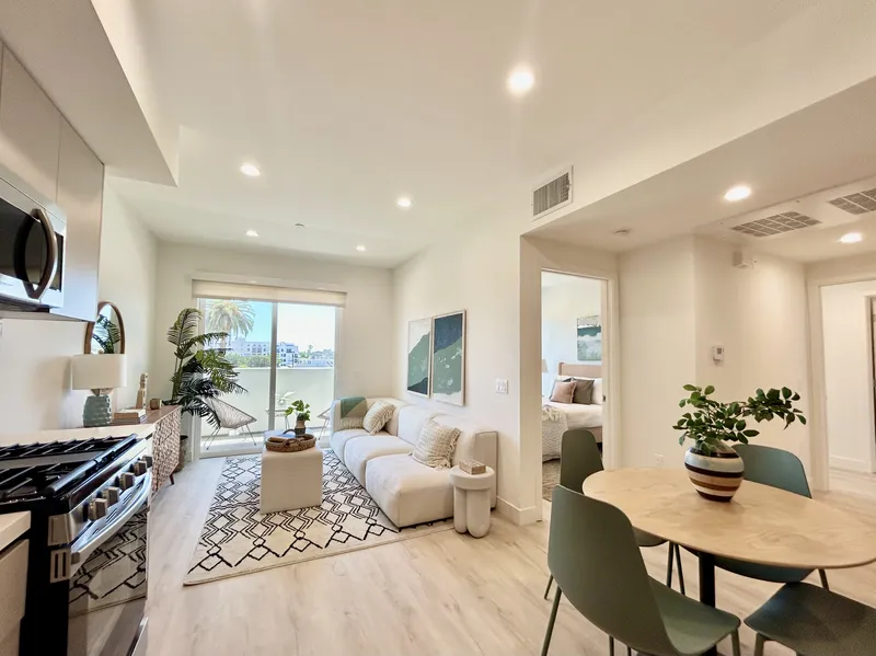 Explore Motor Tides en Culver City/Palms