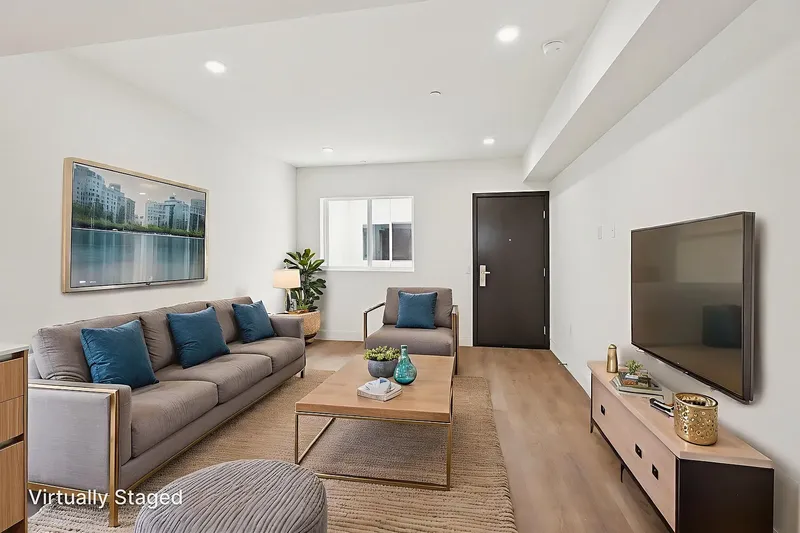 Explore 7050 Hawthorn in Hollywood