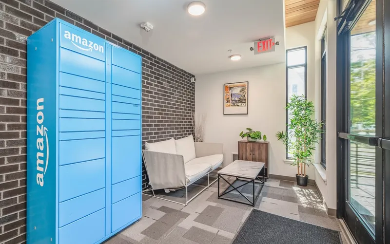 Explore Fifty-Two Apartments near UW