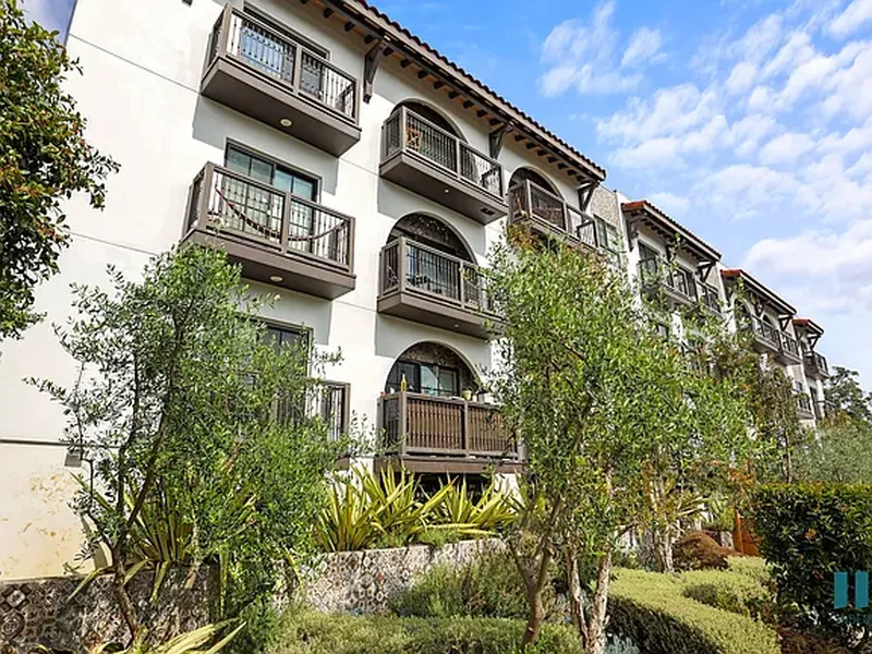 Explore Formosa Fountain in Hollywood