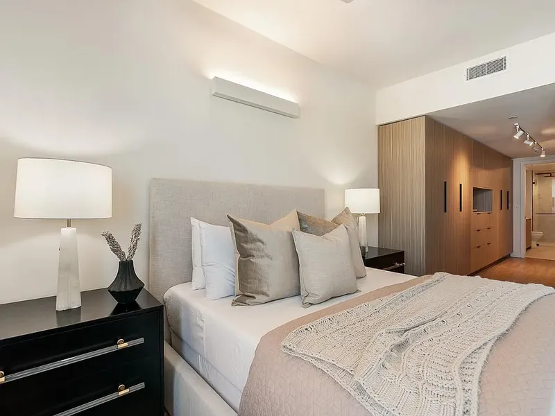 Explore Venue Residences in Culver City/Palms