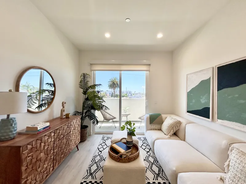 Explore Motor Tides en Culver City/Palms
