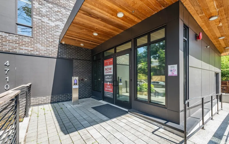 Explore Fifty-Two Apartments near UW