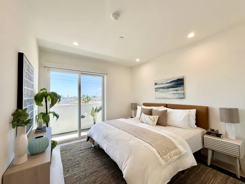 Explore Motor Tides en Culver City/Palms