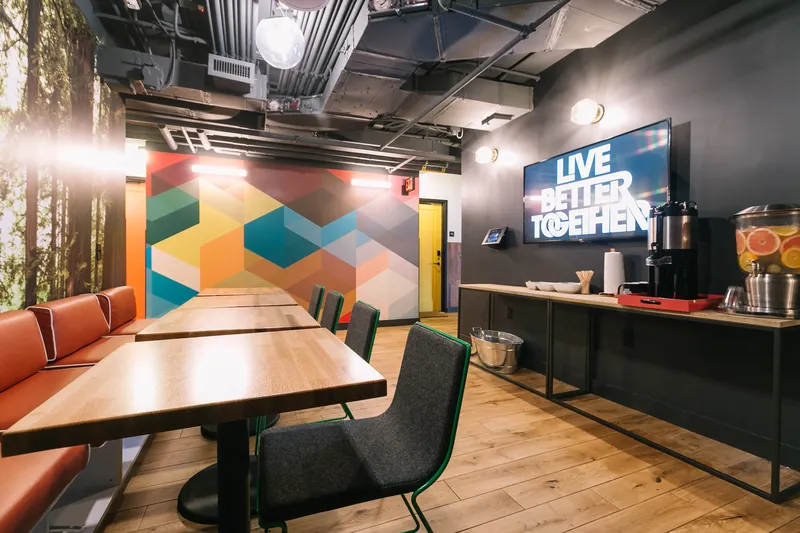 Explore 2221 S Clark St en Crystal City