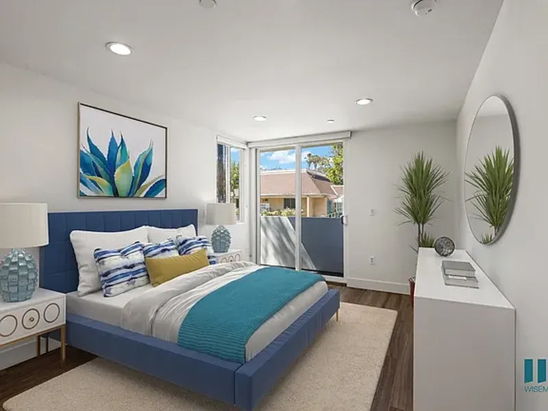 Explore Edinburgh Courtyard en Beverly Grove