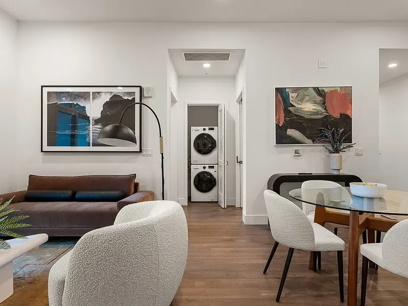 Explore Silhouette Apartments  in DTLA