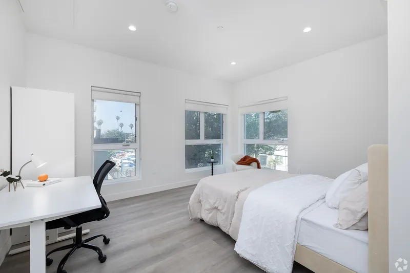 Explore 1128 W 37th Dr cerca de USC