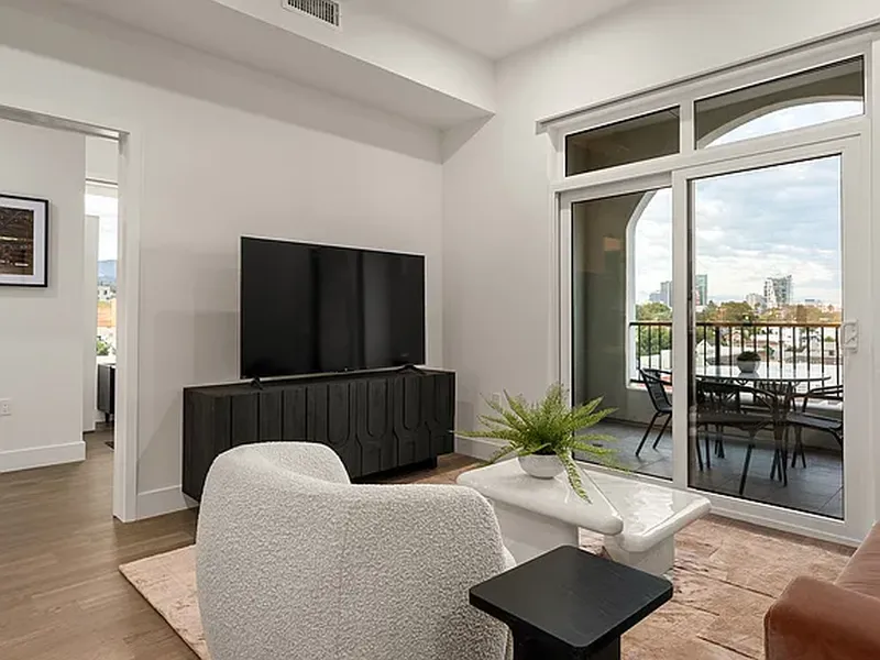 Explore Silhouette Apartments  in DTLA