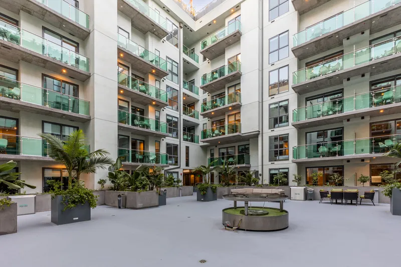 Explore TENTEN Downtown en DTLA