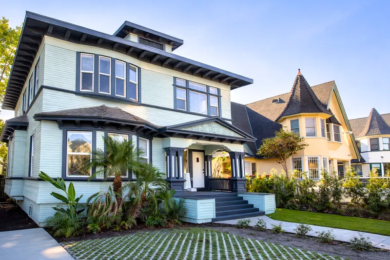 Explore 1158 W 37th St near USC