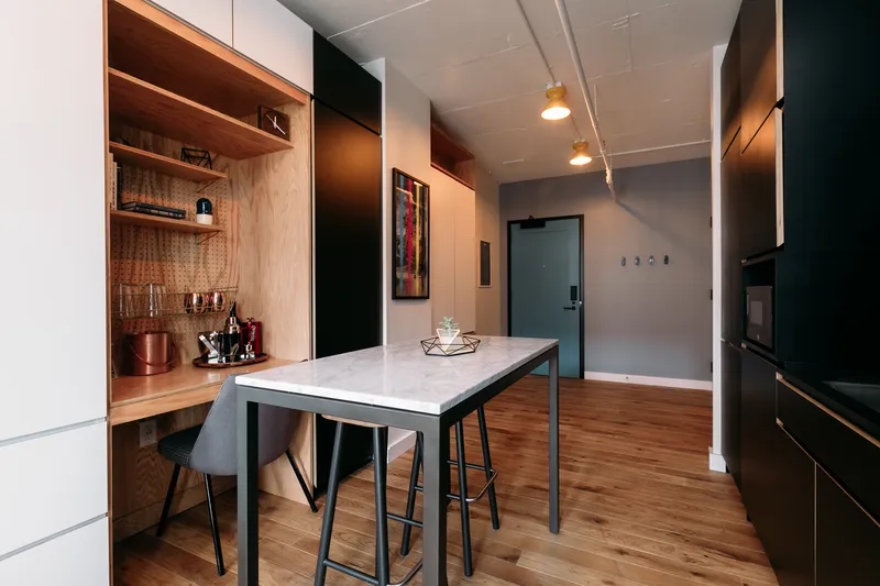 Explore 2221 S Clark St en Crystal City